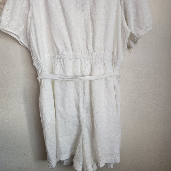 Lane Bryant Crochet Eyelet Daisy Print White Belted Button Down Romper Boho 26 - Picture 10 of 12